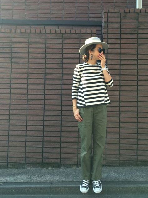 Hat, striped top, olive pants, sneakers.: Green Slacks, Olive Pants, Green Pants, Casual Work Outfits, Pantalon Large, 가을 패션, Japan Fashion, Inspiration Mode, Mode Style