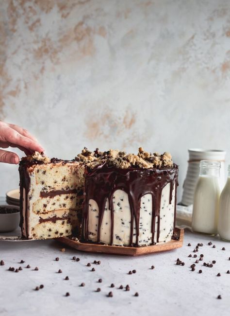 Vanilla Chocolate Chip Cake, Chocolate Chip Cookie Dough Cake, Cookie Dough Filling, Cookie Dough Cake, Sweet Kitchen, Ultimate Cookies, Chocolate Chip Cake, Easter Desserts Recipes, Edible Cookies