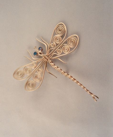 Dragonfly Pin, Wire Jewelery, Wire Wrapped Jewelry Tutorials, Bijoux Fil Aluminium, Dragonfly Jewelry, Wire Jewelry Designs, Diy Wire Jewelry, Wire Work Jewelry, Wire Sculpture