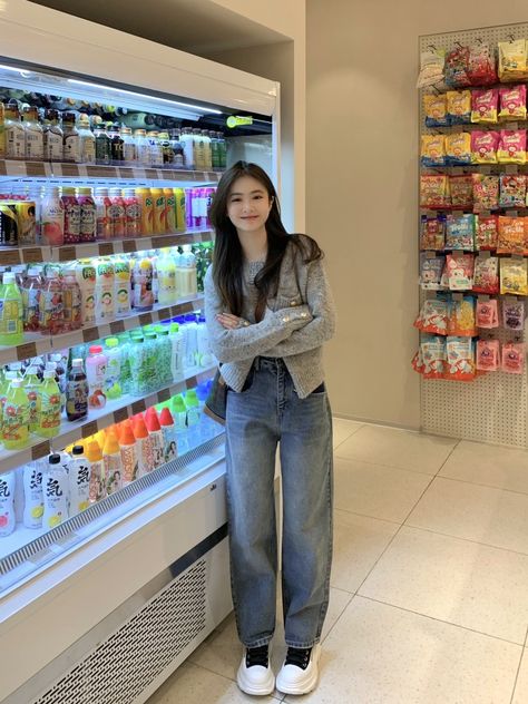 Supermarket Outfit, Korean Winter Outfits, Stylish Outfits Casual, Casual Fashion Trends, Color Blocking Outfits, Korean Casual Outfits, Easy Winter Outfit, Everyday Fashion Outfits, Casual Day Outfits