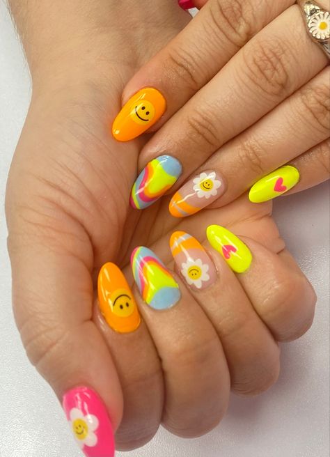 60s Themed Nails, Neon Nails Short Almond, 70s Nails Retro Almond, 70s Vibe Nails, Groovy Short Nails, Groovy Theme Nails, 70s Disco Nail Art, Groovy Summer Nails, Groovy Dip Nails