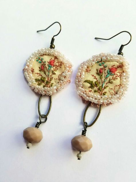 Shabby Chic Earrings, Textile Earrings, Embroidered Earrings, Treasure Jewelry, Diy Jewelry Earrings, Beadwork Embroidery, Fabric Necklace, Embroidery Flowers Pattern, Fabric Accessories