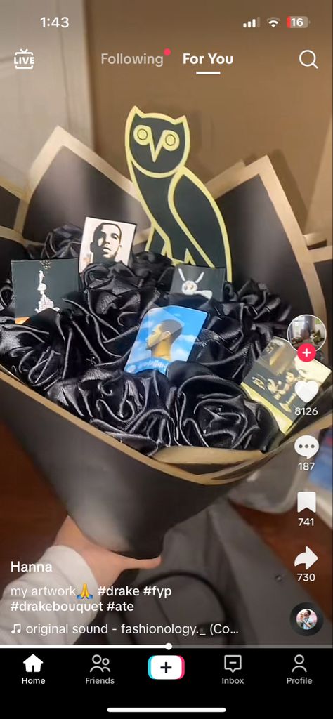 Drake Gifts Ideas, Drake Bouquet, Drake Gifts, Drake Birthday Cake, Drake Party, Drake Birthday, Drake Birthday Party, Drake Tattoos, Drake Video