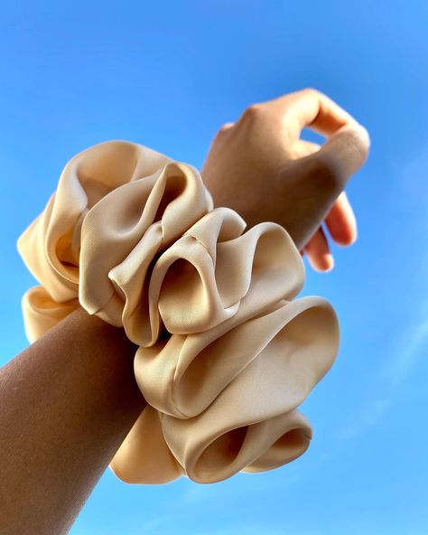 Scrunchies Shoot Ideas, Silk Product Photography, Scrunchie Branding, Hair Accessories Photoshoot, Hair Accessories Photography Ideas, Scrunchy Business, Scrunchies Aesthetic Photography, Scrunchies Photography Ideas, Scrunchie Photoshoot Ideas