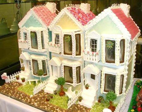 Condo gingerbread Edible Architecture, Gingerbread House Pictures, Gingerbread Art, Gingerbread Creations, Cool Gingerbread Houses, All Things Gingerbread, Sugar Plums, Gingerbread Decor, Gingerbread House Cookies