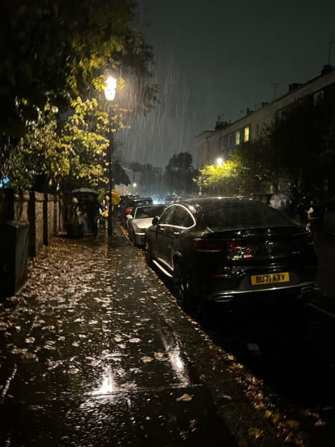 Dark Rainy Night, Wallpaper Outdoors, Rain Core, Outdoors Wallpaper, Calm Images, Outdoor Wallpaper, Rain Street, Outfit Outdoor, Rainy Sky