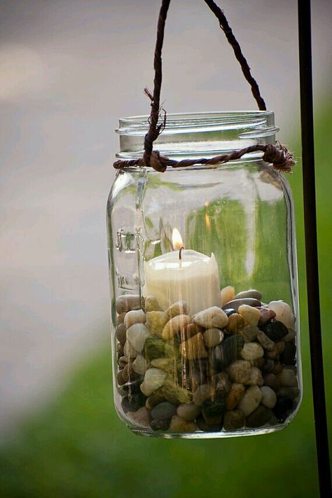 Light idea Mason Jar Hanging Candles, Mason Jar Lanterns, Hanging Candle Holder, Mason Jar Projects, Hanging Mason Jars, Jar Lanterns, Hanging Candles, Deco Boheme, Jar Diy