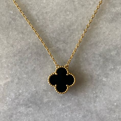 18 Karat Gold Plated Onyx Black Clover Necklace New With Box. Adjustable Chain 16.5” To 18” Black Clover Necklace, Clover Pendant, Clover Necklace, Blair Waldorf, Black Clover, Box Color, Gold Plated Sterling Silver, Spring Rings, Black Onyx