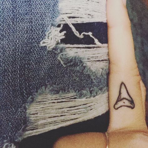 tiny shark tooth on middle right finger Shark Tooth Finger Tattoo, Tiny Shark Tooth Tattoo, Ocean Finger Tattoo, Simple Shark Tooth Tattoo, Shark Finger Tattoo, Shark Tooth Tattoo Small, Shark Tooth Drawing, Tiny Shark Tattoo, Metallica Lyrics