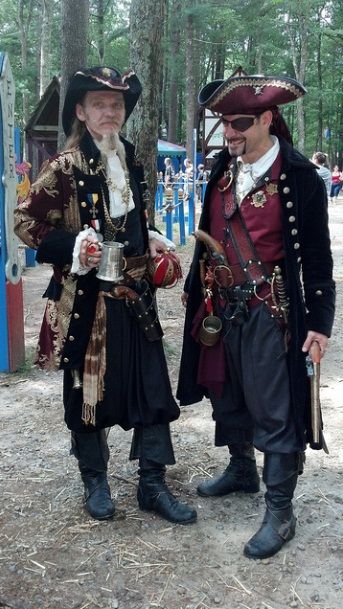 Fancy Pirates Authentic Pirate Costume, Pirate Garb, Pirate Wedding, Ren Faire Outfits, Pirate Costumes, Fairy Costumes, Pirate Cosplay, Steampunk Pirate, Pirate Outfit