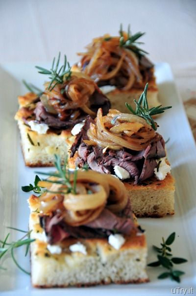 Italian Canapes, Cheese Focaccia, Onion Focaccia, Hor Dourves, Bistro Food, Focaccia Bread, Caramelized Onion, Pub Food, Catering Food