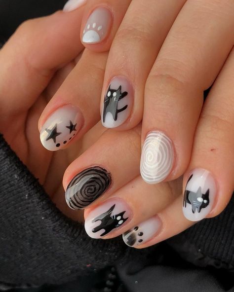 All posts • Instagram Nail Cat Design, Halloween Cat Nails Designs, Cat Nails Halloween, Short Punk Nails, Gel Nails Short Design, Cute Nail Designs For Short Nails, Halloween Short Nails Ideas, Cat Inspired Nails, Cool Short Nail Designs