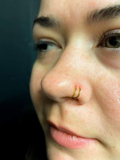 Multi Nose Piercing, 2 Nostril Piercings, Double Nostril Piercing Same Side, Double Nose Piercing Same Side, Double Nostril Piercing, Double Nose Piercing, Piercing Inspiration, Nostril Piercing, Piercing Inspo