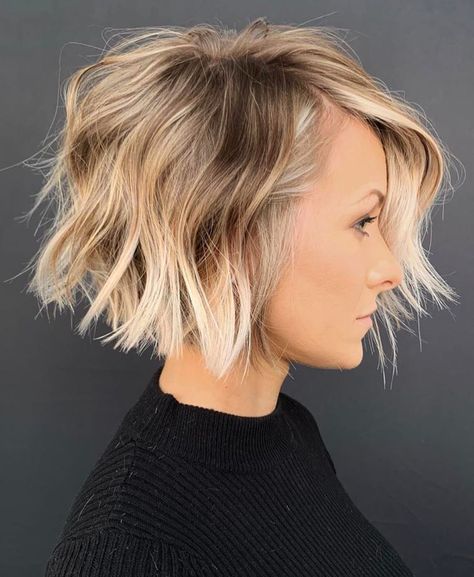 Textured Chin Bob Volume Haircut, Curly Pixie Hairstyles, Short Wavy Bob, Kadeřnické Trendy, Wavy Bob Hairstyles, Choppy Bob, Choppy Bob Hairstyles, Belek, Penteado Cabelo Curto