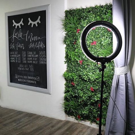 Lash Room Decorations on Instagram: “Let’s take a moment to admire this brilliant use of wall space - 👉🏻 First, the lash menu - 👉🏻 Then, the selfie wall - Practical AND…” Makeup Room Studio, Makeup Studio Decor, Salon Interior Design Ideas, Hair Salon Interior Design, Beauty Salon Interior Design, Lash Room Decor, Home Beauty Salon, Beauty Room Salon, Esthetician Room Decor