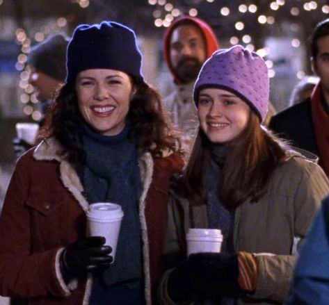 Estilo Rory Gilmore, Gilmore Girls Outfits, Kaptan Jack Sparrow, Gilmore Girls Seasons, Team Logan, Gilmore Girl, Lorelai Gilmore, I Love Cinema, Stars Hollow