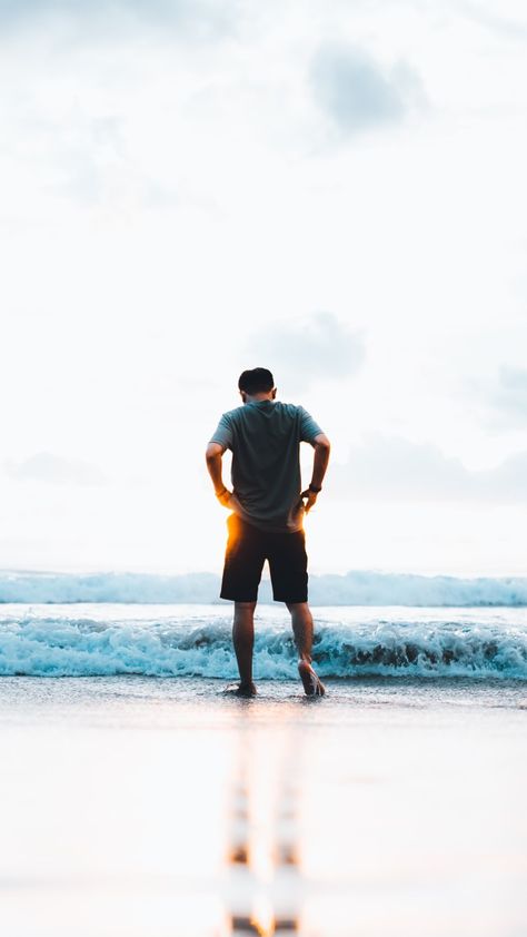 Beach Photography Poses Men, Photography Poses Men, Poses Men, Aesthetic Pose, Self Photography, Beach Ideas, Beach Photography Poses, Men Photography, Beach Poses