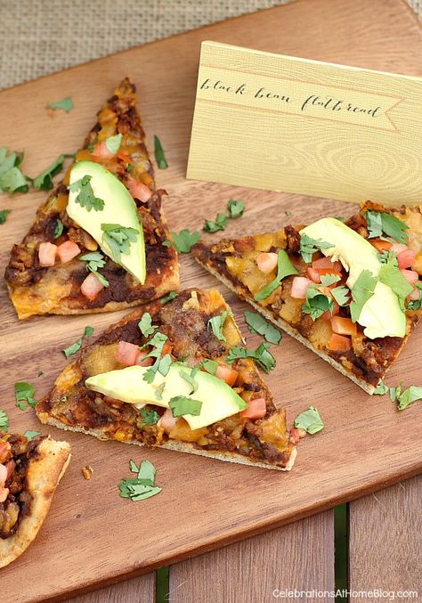 This black bean chorizo flatbread pizza is terrific for an appetizer or meal. Get the recipe here. Chorizo Flatbread Pizza, Chorizo Flatbread, Derby Desserts, Kentucky Derby Desserts, Kentucky Derby Pie Recipe, Moroccan Lamb Meatballs, Bruschetta Bites, Easy Halloween Cookies Recipes, Kentucky Derby Party Food