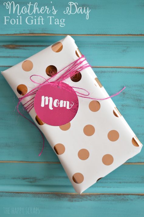 foil-gift-tag Dollar Store Diy Decorations, Diy Foil, Vday Gifts, Polka Dot Paper, Gift Tags Diy, Walmart Gift Cards, Diy Gift Wrapping, Holiday Gift Tags, Diy Gift Box