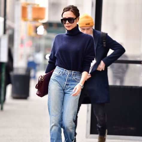 The English designer, Victoria Beckham, infused her look with a softer note to combat the city chill. Turtleneck Outfits, Navy Turtleneck, Dress Down Day, Victoria Beckham Style, Turtleneck Outfit, Celebrity Street Style, Outfits For Women, Beauty And Fashion, The English