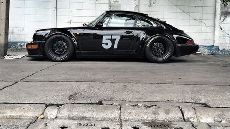 62 Best Restomod, Outlaw & Custom Porsche Creations On the Planet Custom Porsche, Rauh Welt, Bmw Classic Cars, Porsche Sports Car, Porsche 930, Porsche Motorsport, Porsche 964, Racing Gear, Vintage Porsche