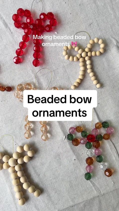 Beads Ornaments Christmas, Fun Crafts For Christmas, How To Make Bead Ornaments, Decorations With Ornament Balls, Cute Easy Christmas Ornaments, Diy Beaded Bow Ornaments, Friendship Bracelet Tree Garland, Wooden Beads On Christmas Tree, Christmas Beads Decorations