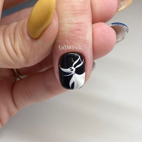 Zero Halloween Nails, Zero Nail Art, Halloween Nails The Nightmare Before Christmas Simple, Jack Skellington Nails Short, Jack Skeleton Nail Art, Halloween Nails Movies, Tnbc Nails, Zero Nails Nightmare Before Christmas, Zero Nightmare Before Christmas Nails