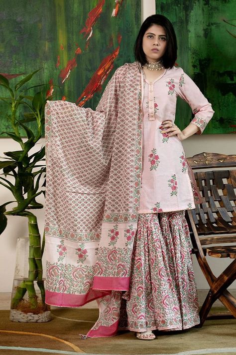 Buy #pink straight short #kurta with all-over hand block #printed motifs, #sequin work & gota detailing by #Abbaran at #Aza #Fashions Shop online now at #Azafashions.com Call +91 99870 70743 or email contactus@azafashions.com for enquiries. Cotton Gharara Designs, Garara Dress, Gharara Pants, Gharara Designs, Trendy Outfits Indian, Cutwork Blouse Designs, Short Frock, Short Kurta, Latest Dress Design