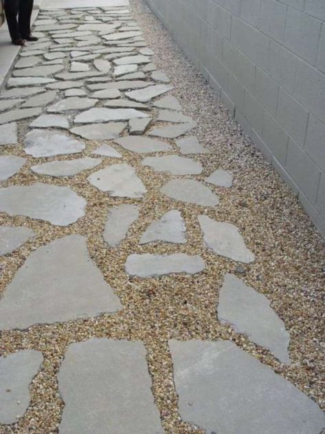 Patio With Pea Gravel, Patio Pea Gravel, Patio Design Modern, Best Backyard Ideas, Flagstone Patio Design, Oxford House, Stone Walkways, Gravel Walkway, Recycled Concrete