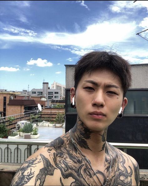 Tattoos Aesthetic, Korean Tattoos, Wavy Hair Men, Grunge Guys, Neck Tattoo For Guys, Back Tattoos For Guys, Asian Tattoos, Boy Tattoos, Aesthetic Tattoo