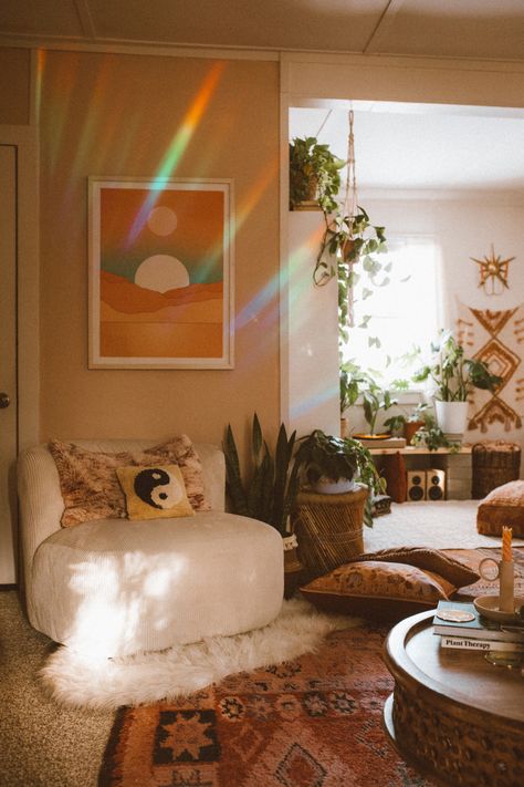 boho living room decor Indie Living Room, Meditation Nook, Lots Of Plants, Beige Living Rooms, Boho Living Room Decor, Vintage Living Room, Apartment Style, Boho Interior, Boho Living