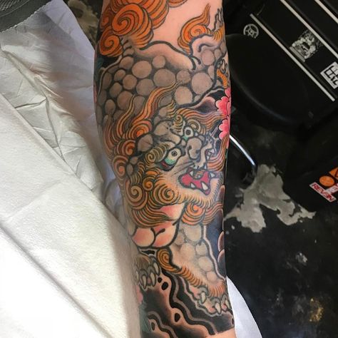 Foo Dog Sleeve Tattoo, Japanese Lion Tattoo, Foodog Tattoo, Japanese Reference, Japanese Foo Dog, Traditional Tattoo Man, Japanese Leg Tattoo, Irezumi Tattoo, Foo Dog Tattoo