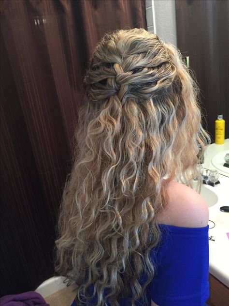 Medium Curly Hair Homecoming Styles, Hair For Homecoming Curly, Homecoming Hairstyles For Long Curly Hair, Homecoming Hair Curly Natural, Curly Hair Updo Homecoming, At Home Hairstyles, Hair Inspiration Brunette, Hair For Homecoming, Foliage Hair