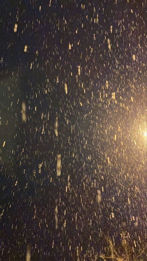 Blurry Images, Snow Night, Wallpaper Boho, Cold Time, Phone Wallpaper Boho, Photography Autumn, Fake Snow, Snow Pictures, Winter Vibes