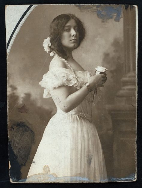 Julia+Marlowe | Julia Marlowe, Selling Stuff From Head To Toe | Inherited Values Maude Fealy, Old Portraits, Portrait Vintage, Old Photography, Victorian Women, Foto Art, Photo Vintage, Real Vintage, Edwardian Era