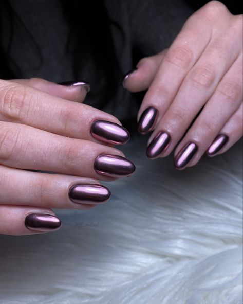 Pink chrome nails on black base #nails #nailart #inspiration #chrome #chromenails Black Nails Pink Chrome, Black With Pink Chrome Nails, Black Pink Chrome Nails, Black Nails With Pink Chrome, Black And Pink Chrome Nails, Crome Pink Nails, Nail Design 2023, Base Nails, Black Chrome Nails