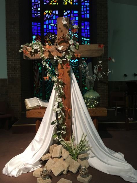 Easter Cross Decorations Church, Easter Sunday Decorations, Church Easter Decorations Sanctuary, Easter Sunday Church Decorations, Catholic Church Easter Decorations, Easter Altar Decorations, Easter Church Flowers, Easter Church Decorations Stage Design, Church Stage Decor