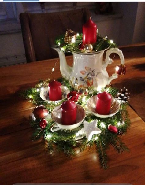 Deco Table Noel, Christmas Candle Decorations, Christmas Tree Decorations Diy, Christmas Centerpieces Diy, Garden Art Ideas, Easy Christmas Decorations, Holiday Crafts Christmas, Christmas Tea, Christmas Decorations Rustic