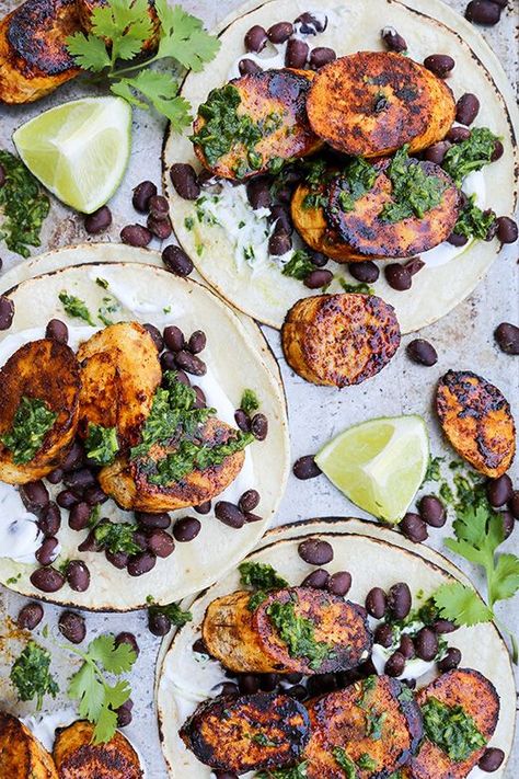 Plantain and Black Bean Tacos with Chimichurri Sauce | www.floatingkitch... Black Bean Tacos, Easy Vegetarian Dinner, Bean Tacos, Chimichurri Sauce, Wontons, Chicken Tacos, Samosa, Vegetarian Dinner, Easy Vegetarian