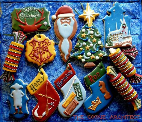 harry potter christmas cookie decorations Harry Potter Sweets, Harry Potter Cookies, Christmas At Hogwarts, Harry Potter Graduation, Harry Potter Weihnachten, Harry Potter Treats, Christmas Cookie Recipes Holiday, Hogwarts Christmas, Disney Cookies