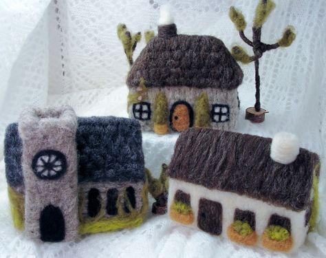 The entire Medieval Village together.  I think they would look really nice on a fireplace mantel, a piano top or even shelves. From left ... Felt Houses, Felt House, Needle Felting Diy, Medieval Village, Needle Felted Christmas, Felt Fairy, Needle Felting Projects, Wool Projects, Wool Balls