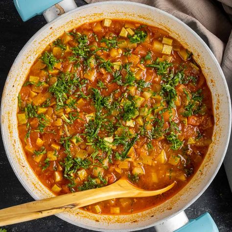 Zucchini Stew Recipe With Onions and Tomatoes - Give Recipe Zucchini Stew, Recipe With Onions, Stew With Tomatoes, Sauteed Zucchini Recipes, Greek Vegetarian, Zucchini Appetizer, Vegan Board, Zucchini Side Dishes, Onions And Tomatoes