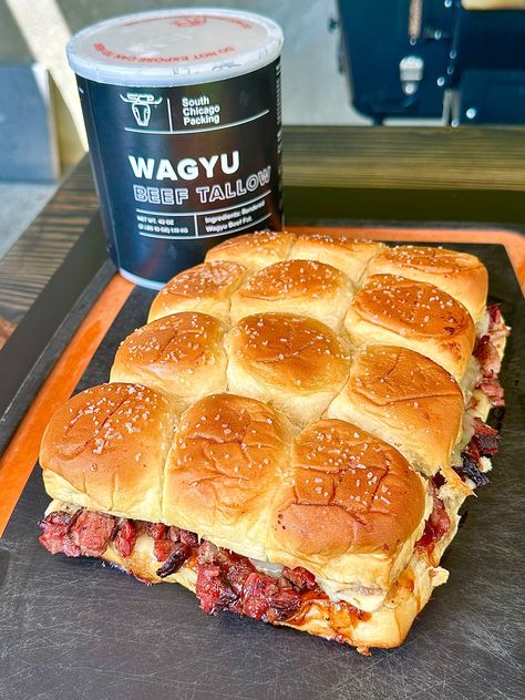 Chipotle Honey Brisket Sliders - Grill Nation - Recipes, Grills and Grilling Products Chipotle Grilled Chicken, Easy Brisket Recipe, Brisket Sliders, Bacon Jam Burger, Grill Nation, Hawaiian Buns, Tender Brisket, Grilling Chicken, Smoked Recipes