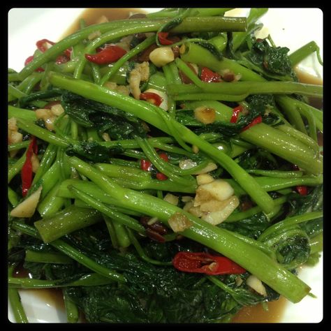 Eat Thai, Cambodian Food, Water Spinach, Filipino Style, Thai Dishes, Healthy Dishes, Veggie Dishes, Morning Glory, Thai Recipes