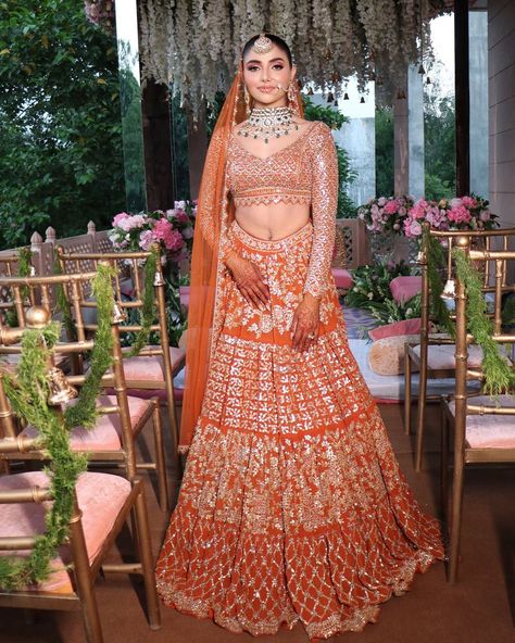 Orange Bridal Lehengas: 20+ Gorgeous Ones We Spotted! Golden Orange Bridal Lehenga, Orange Lehenga Pakistani, Orange Wedding Lehenga Indian Bridal, Diy Bridal Lehenga, Burnt Orange Lengha, Orange Lehenga Color Combos, Orange Lehenga Bridal, Dupatta Draping Styles On Head, Orange Wedding Lehenga