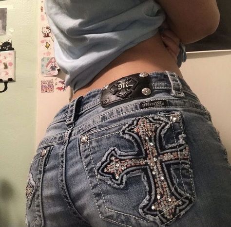 Trashy Outfits, Bling Jeans, 2000s Clothes, Latina Fashion Outfits, 2000s Fashion Outfits, Estilo Punk, Streetwear Fashion Women, Cute Jeans, Swaggy Outfits