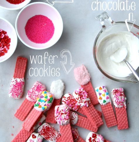 Easy Valentine's Day Cookies - Family Fresh Meals Chocolate Wafer Cookies, Fresh Meals, Family Fresh Meals, Class Valentines, Wafer Cookies, Valentines Day Food, Valentines Day Cookies, Valentines Day Treats, Köstliche Desserts