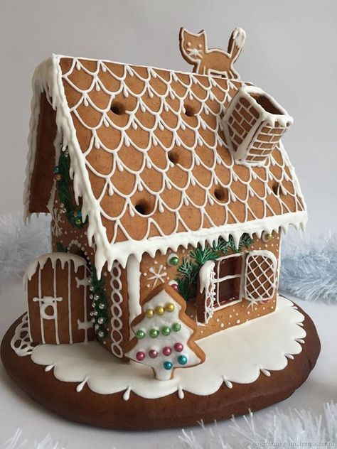 Homemade Gingerbread House, Gingerbread House Ideas, Cool Gingerbread Houses, Gingerbread House Template, Cozy Holiday Decor, Ginger House, Gingerbread House Designs, Gingerbread House Cookies, Cute Christmas Decorations