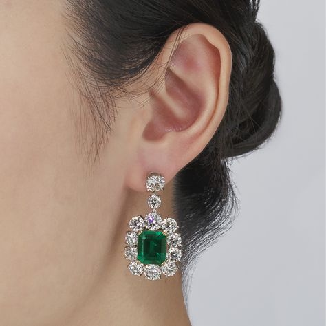 Emerald Diamond Long Earrings, Bulgari Earrings, Green Diamond Earrings, Emerald And Diamond Earrings, Ruby Diamond Necklace, Emerald Jewellery, New Gold Jewellery Designs, Diamond Jewel, Emerald Necklace