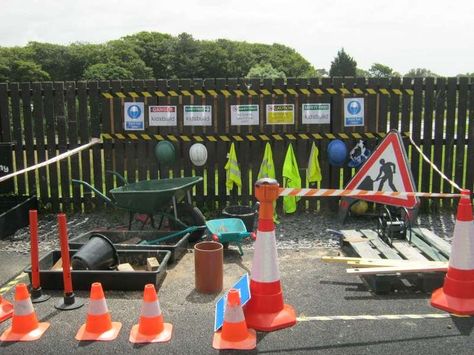 Construction Area Ideas, Role Play Areas Eyfs, Eyfs Outdoor Area, Outdoor Play Space, Preschool Garden, Outdoor Learning Spaces, Role Play Areas, Construction Play, Outdoor Nursery